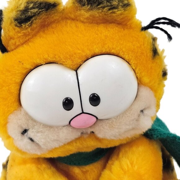 Dakin Garfield Sled Plush 1981 Green Scarf Vintage Korea Christmas Stuffed Anima - Picture 3 of 10